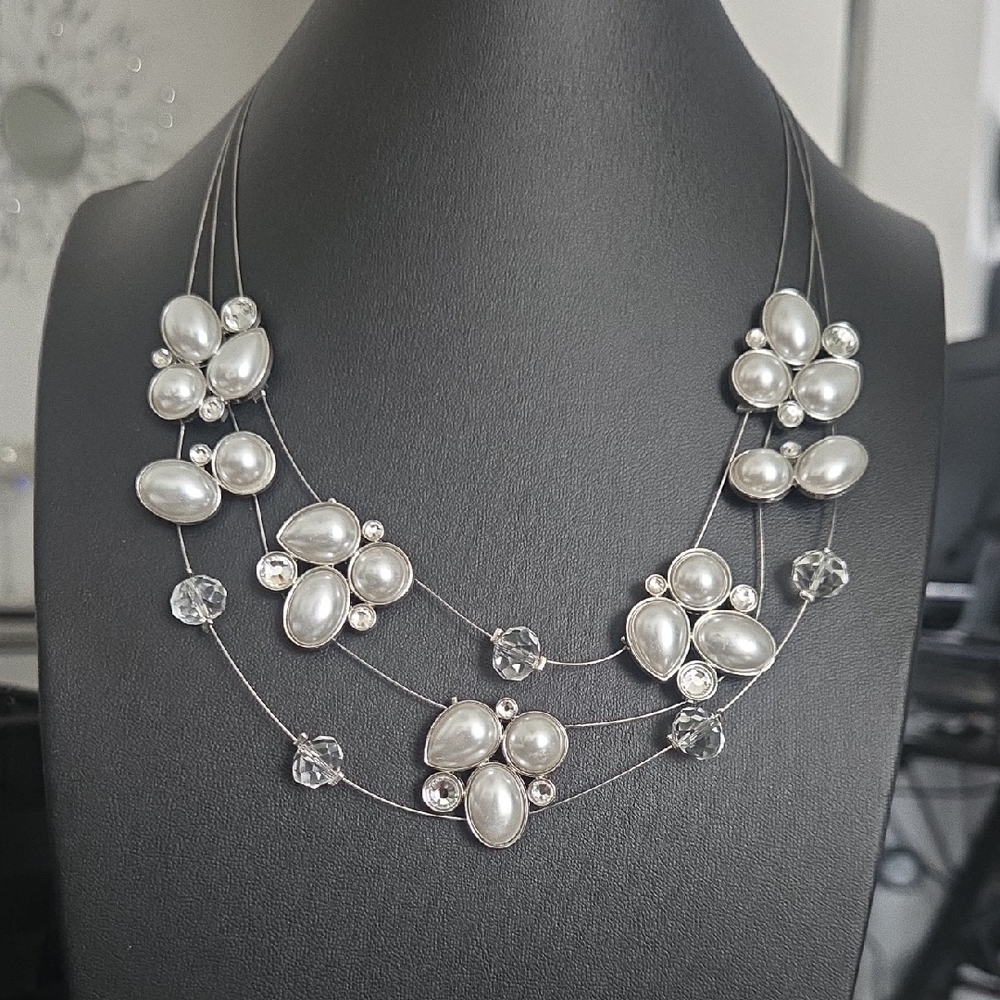 Paparazzi Silverbead and White Pearl Floating Wire Necklace NWT